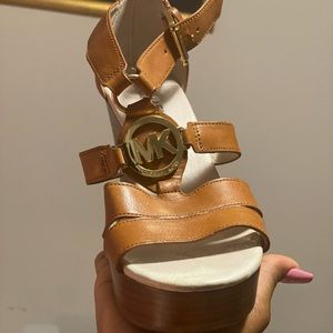 Michael kors beautiful Wadge sandals size 8m